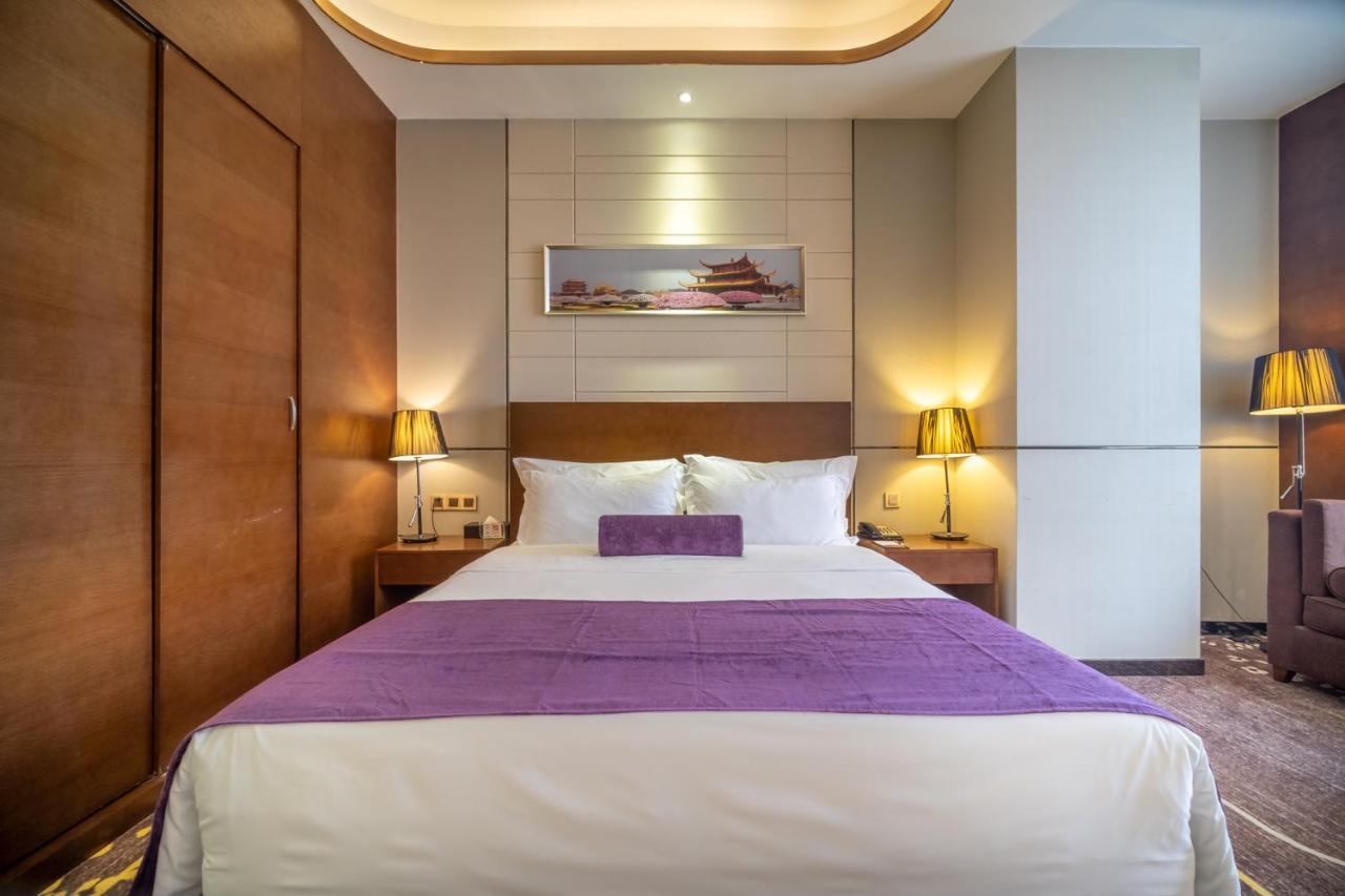 Relteem Hotel Чжуншань Экстерьер фото
